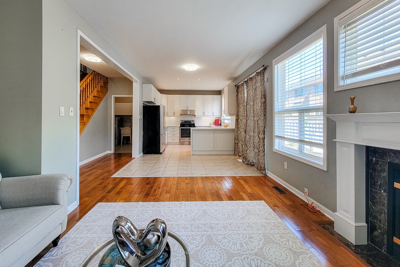 Freshly cleaned open-concept living room and kitchen